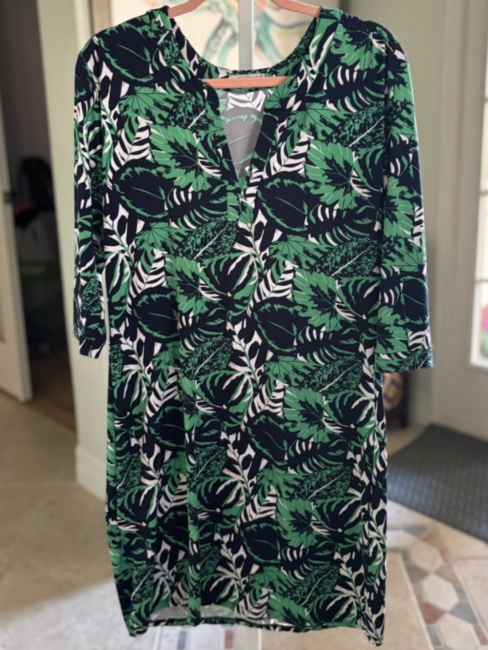Mary Square: Green Leaf Print V-Neck Women's Dress